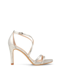 Sandalia tacón cruzada piel metalizada plata