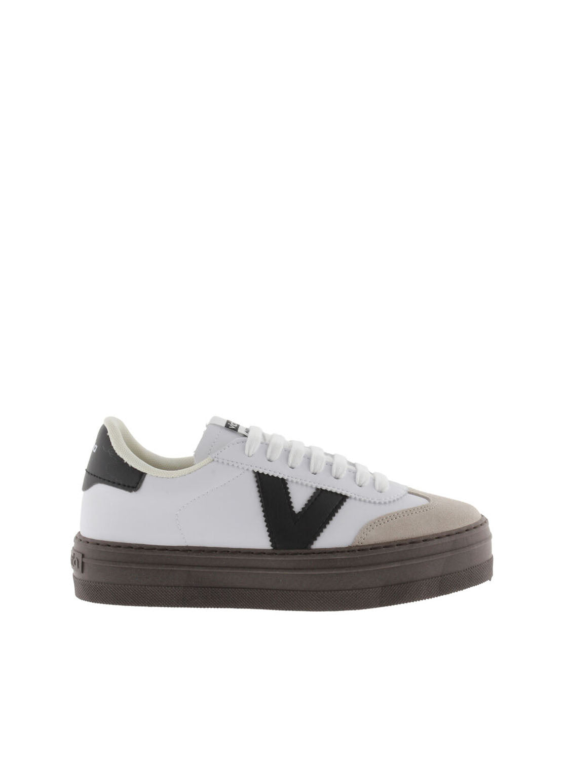 Deportivo plataforma blanco