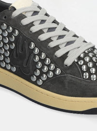 Deportivo tachas gris