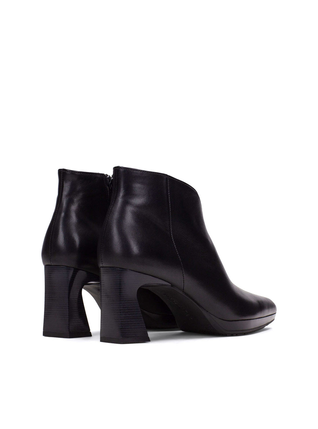 Botín tacón tobillero piel negro