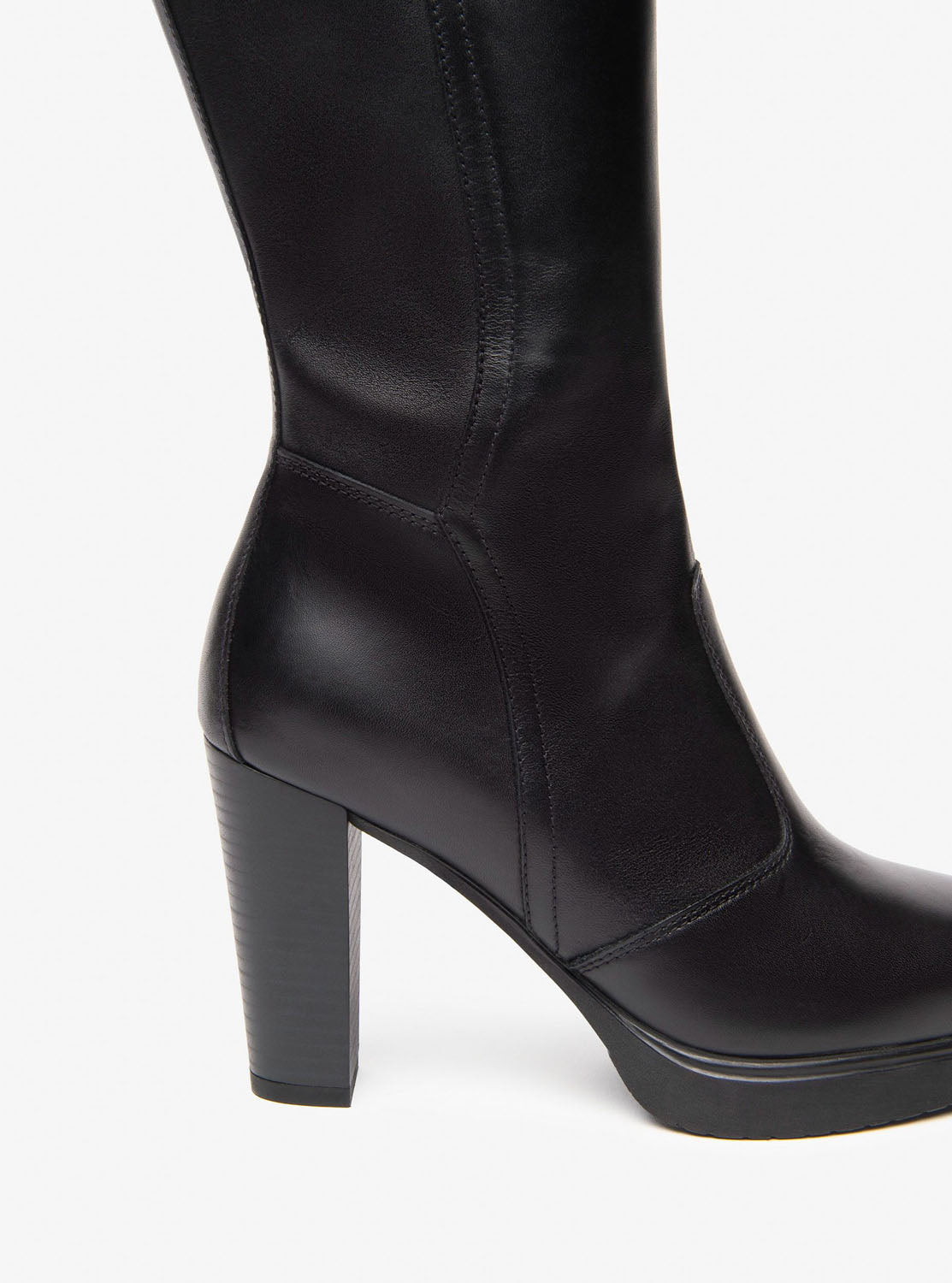 Bota alta tacón piel negro