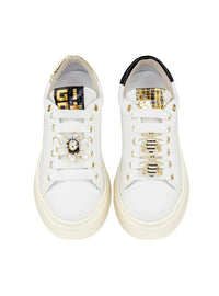 Deportivo charms piel blanco