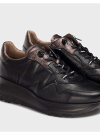 Deportivo FLY piel negro