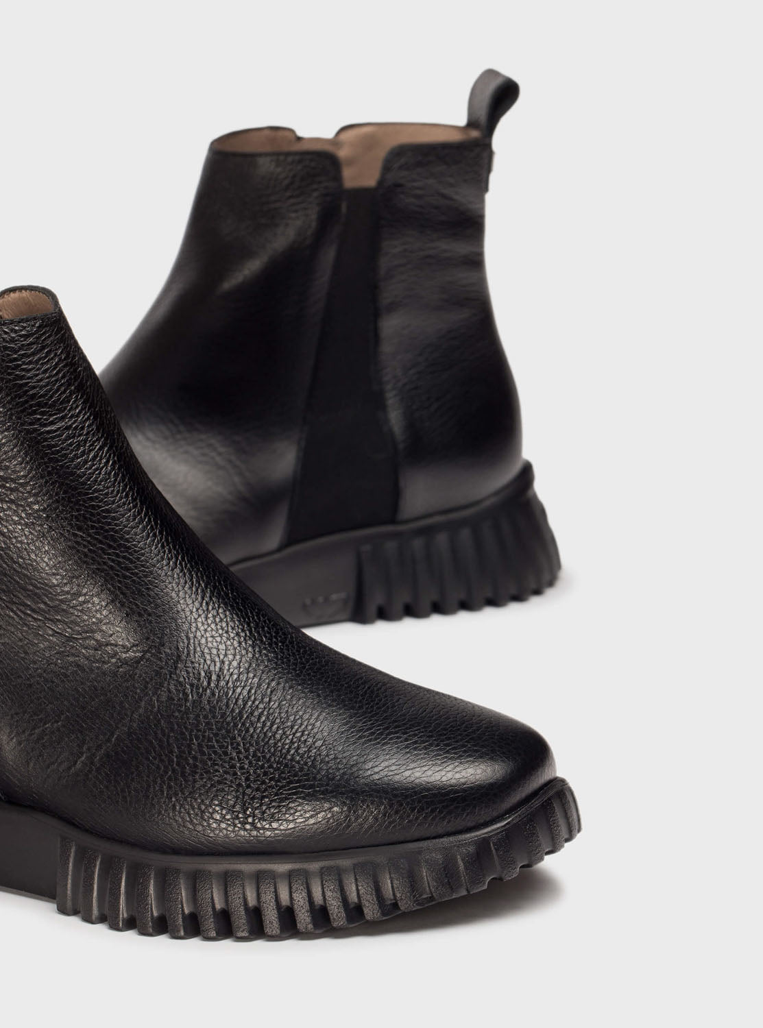 Botín deportivo elásticos piel negro