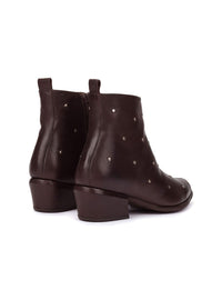 Botín micro tachas piel marrón