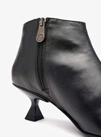 Botín "PÉSARO" piel negro