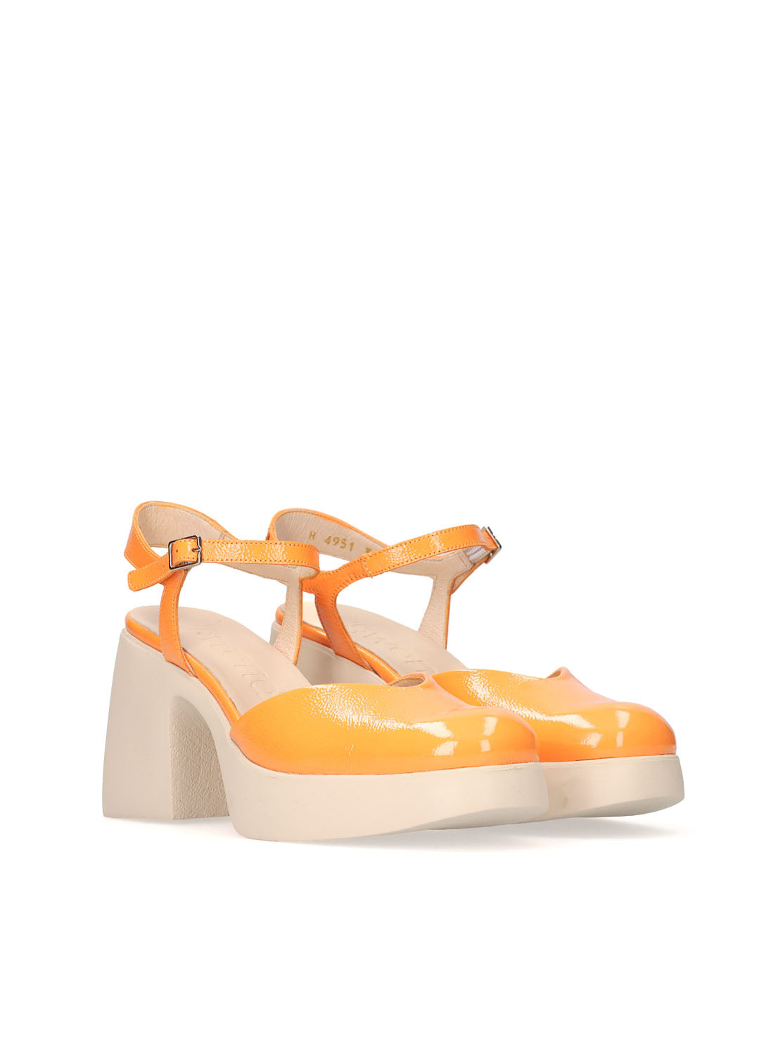 Zapato confort piel efecto charol naranja