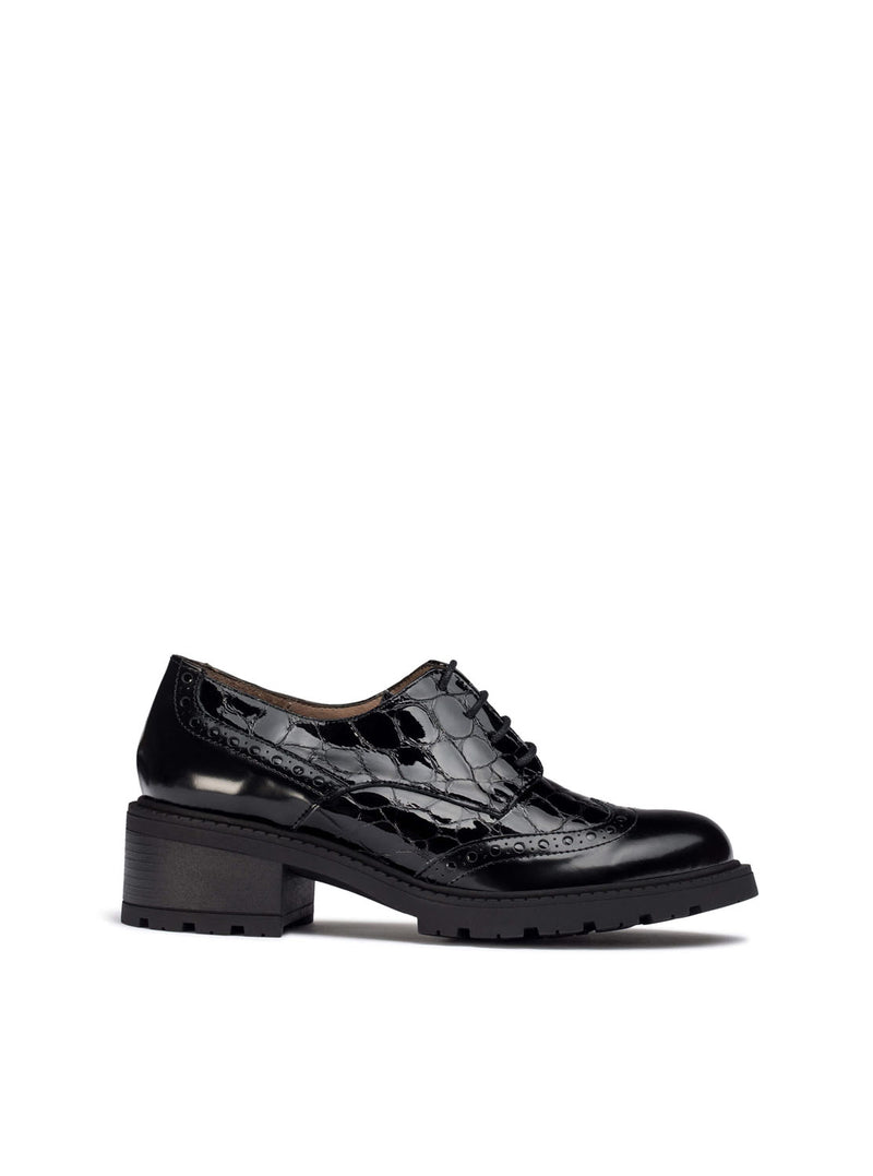 Blucher picados piel charol coco negro