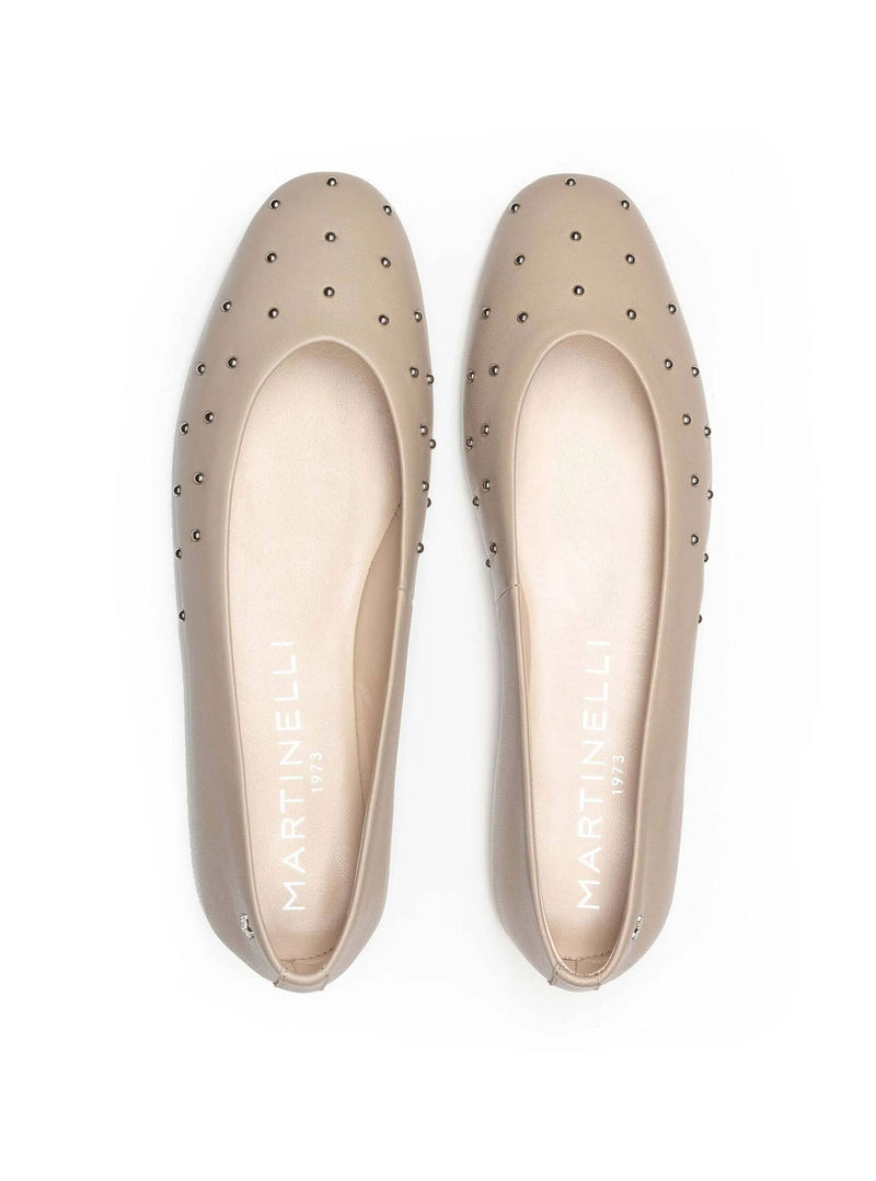 Bailarina minimal tachas piel beige