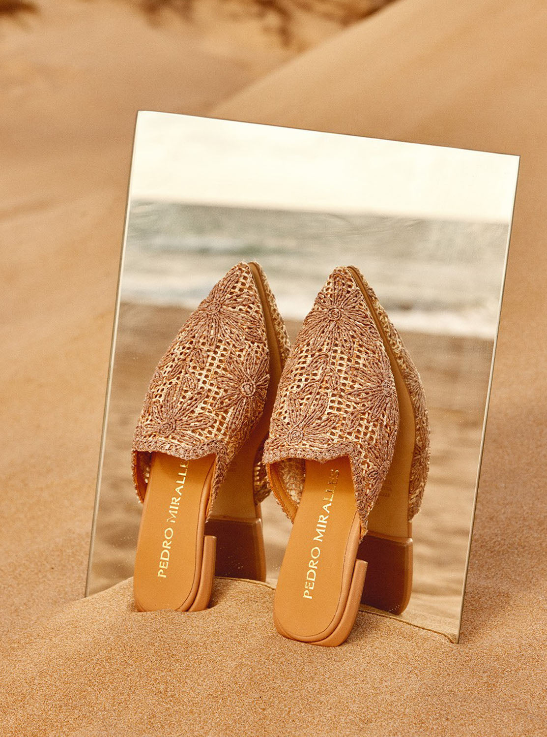 Slipper destalonado bordado beige