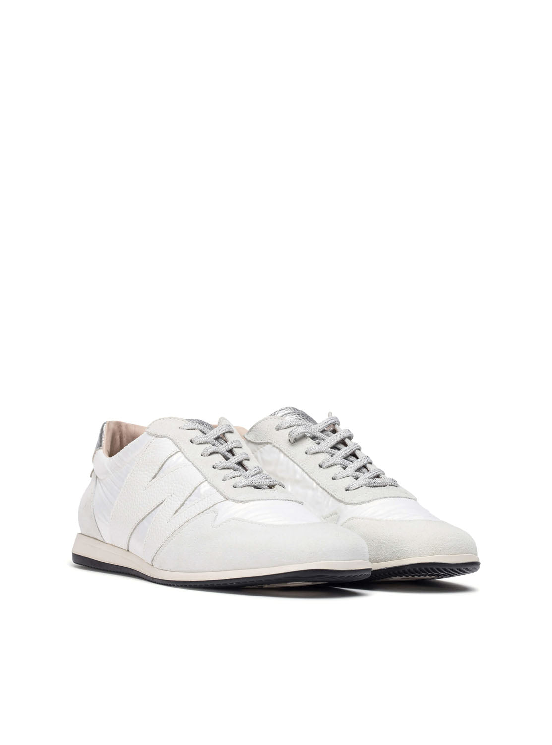 Deportivo basic piel blanco