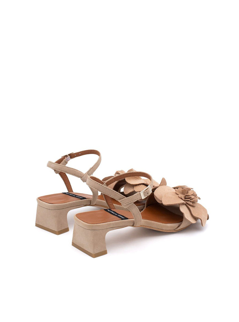 Sandalia tacón flor ante beige