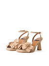 Sandalia tacón alto flor ante beige