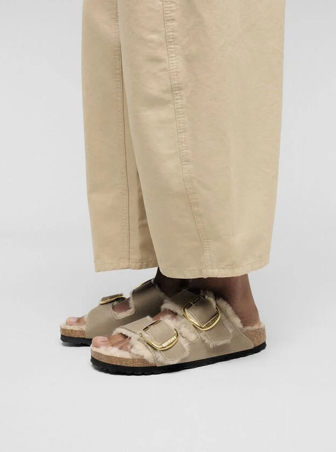 Sandalia "Arizona Big Buckle" beige
