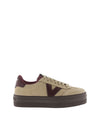 Deportivo plataforma ante beige