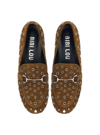 Mocasín tachas ante cuero