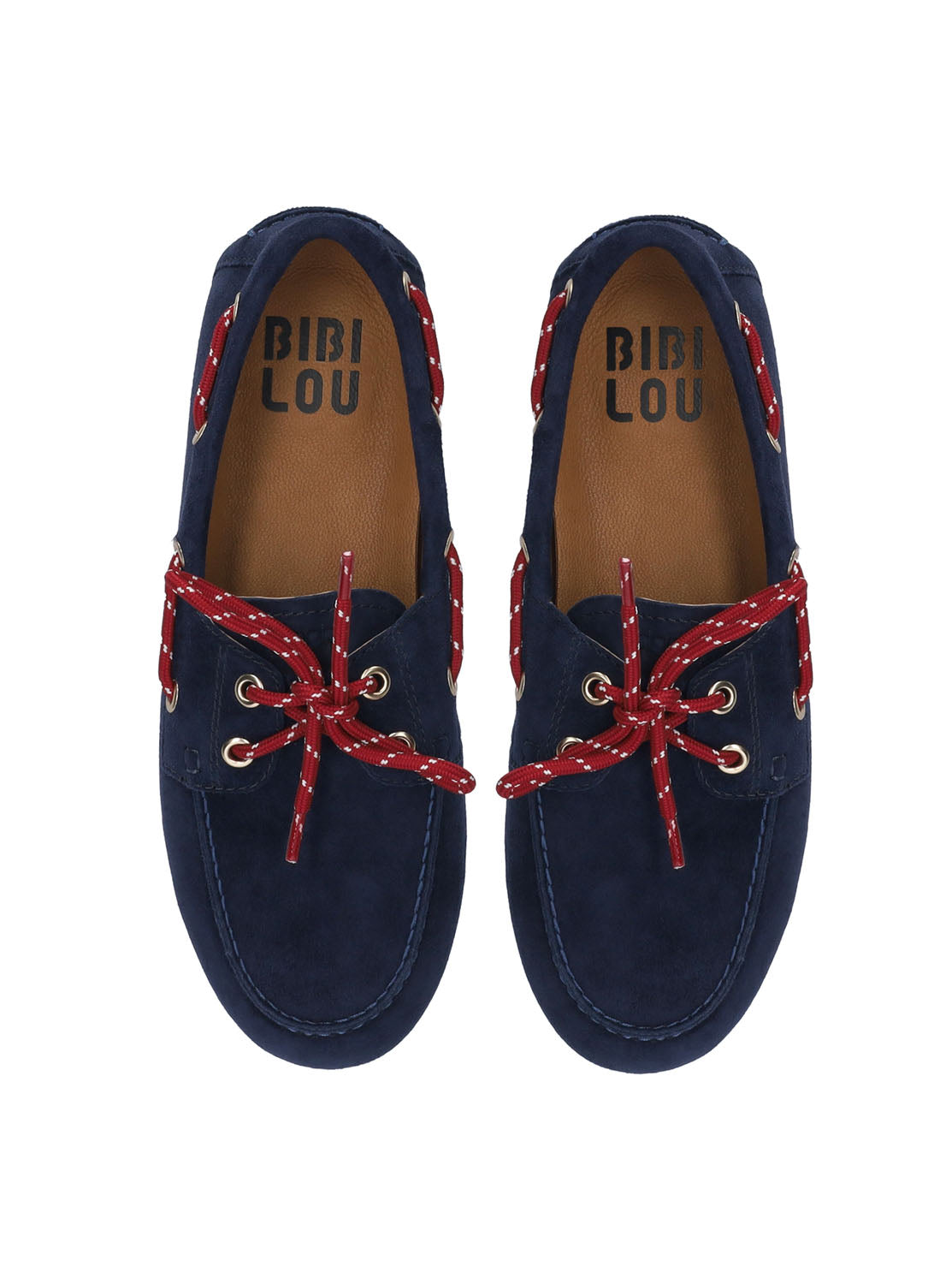 Mocasín nautico ante azul marino