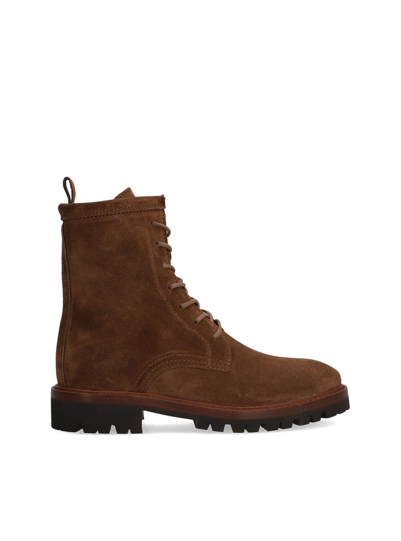 Botín militar ante marrón