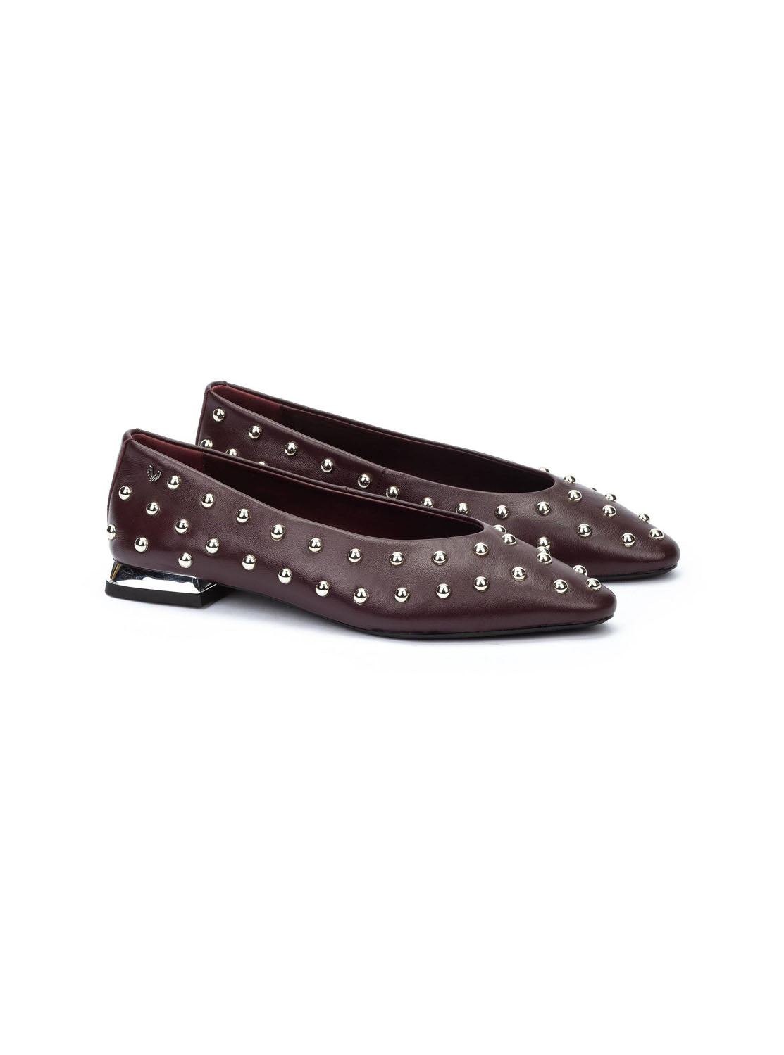 Bailarina basic tachas piel burdeos