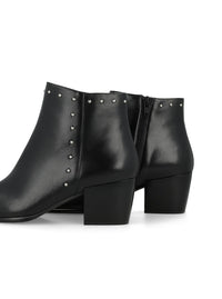 Botín micro tachas piel negro