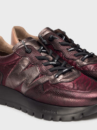 Deportivo "ODISEI" piel metalizada combi burdeos