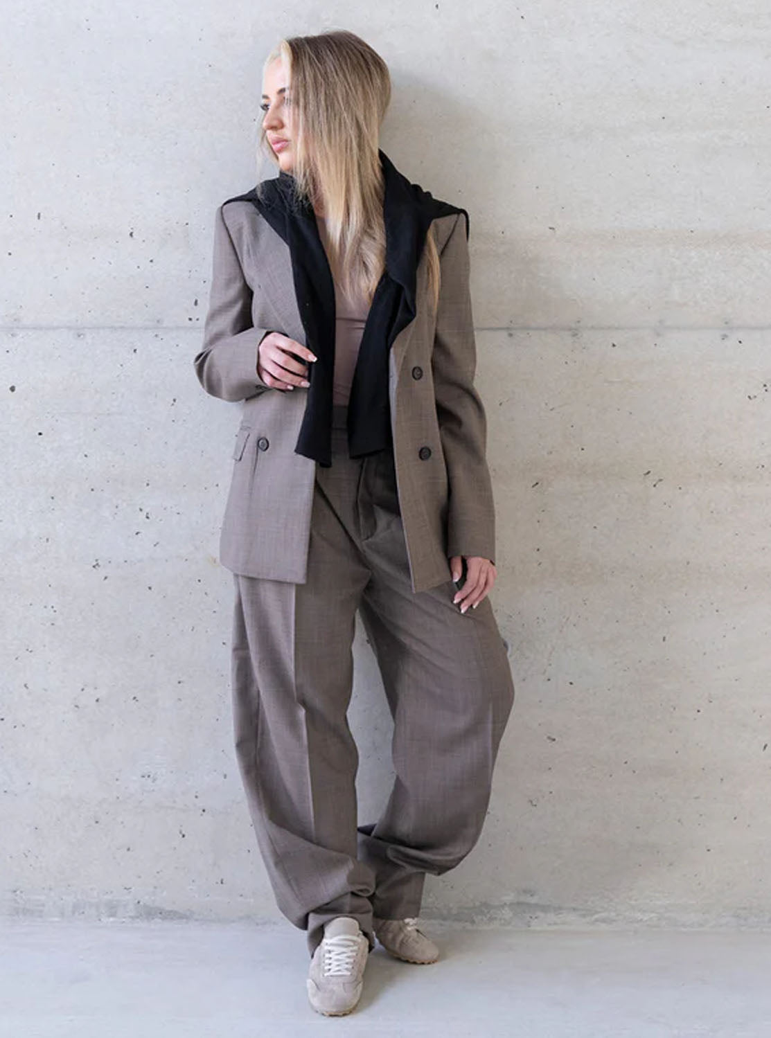 Deportivo retro ante taupe