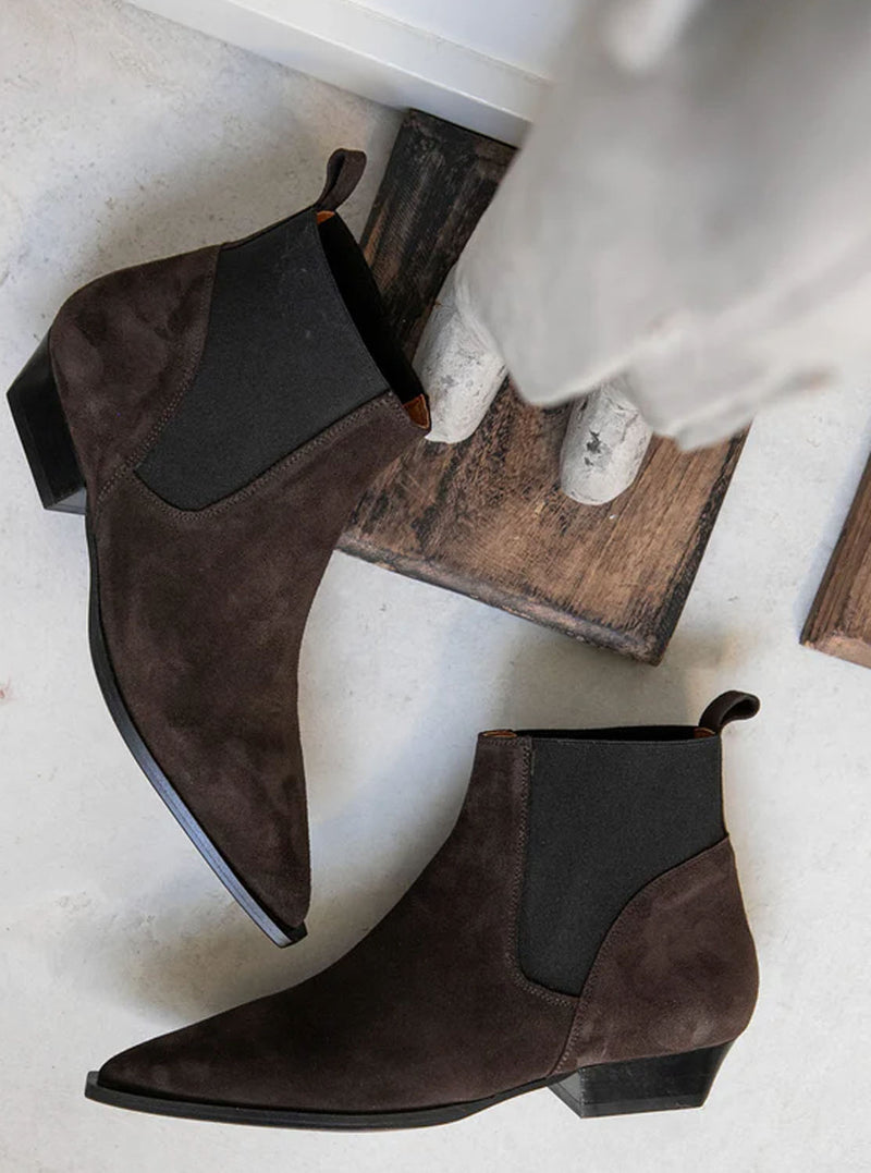 Botín cowboy "NEGADE" ante marrón