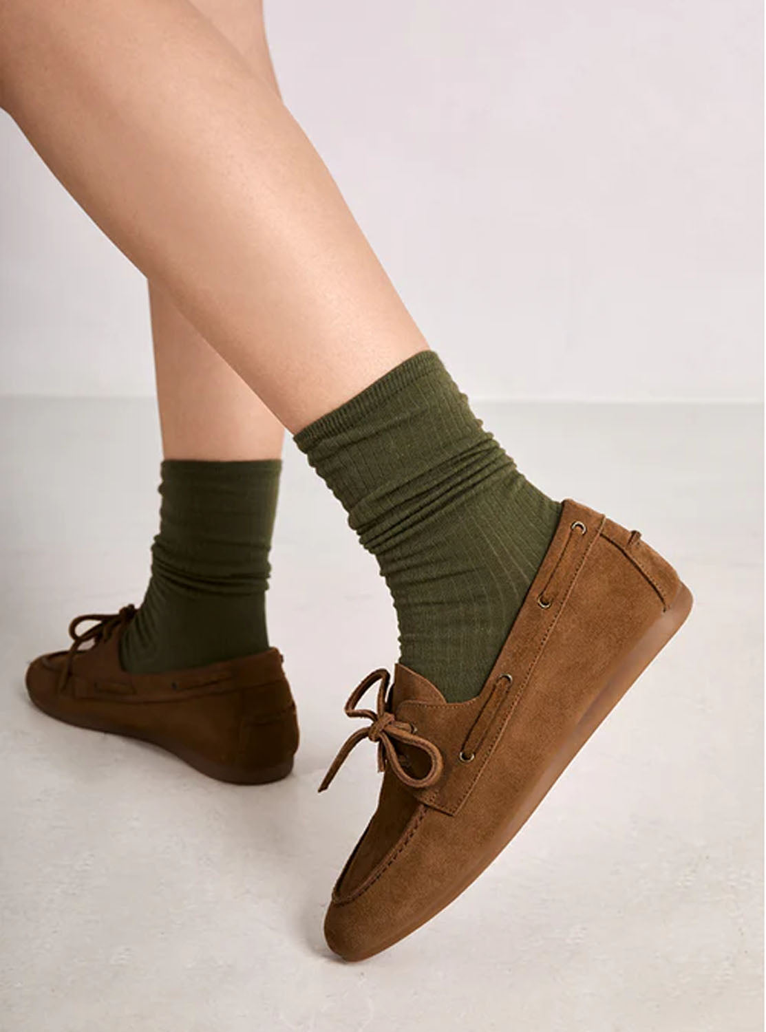 Mocasín "kiowa" ante cuero