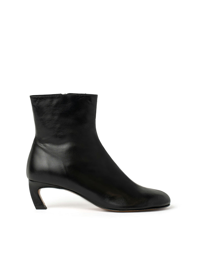 Botín basic piel tacón negro