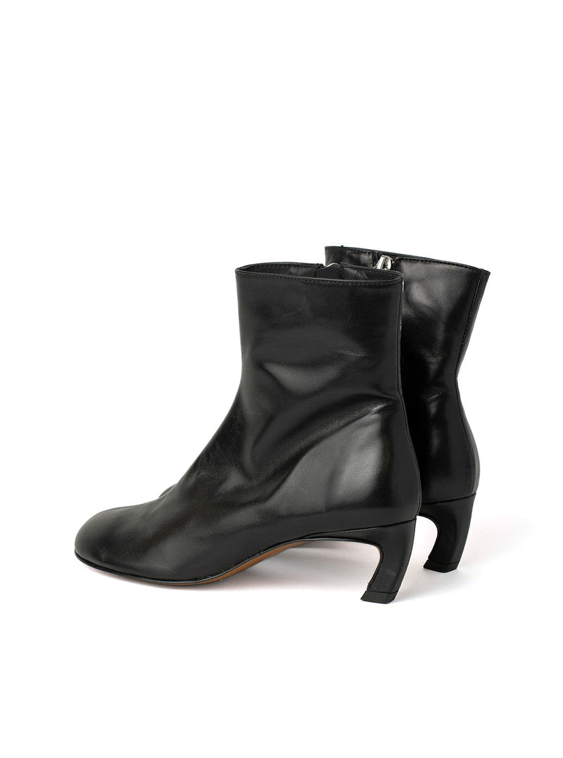 Botín basic piel tacón negro